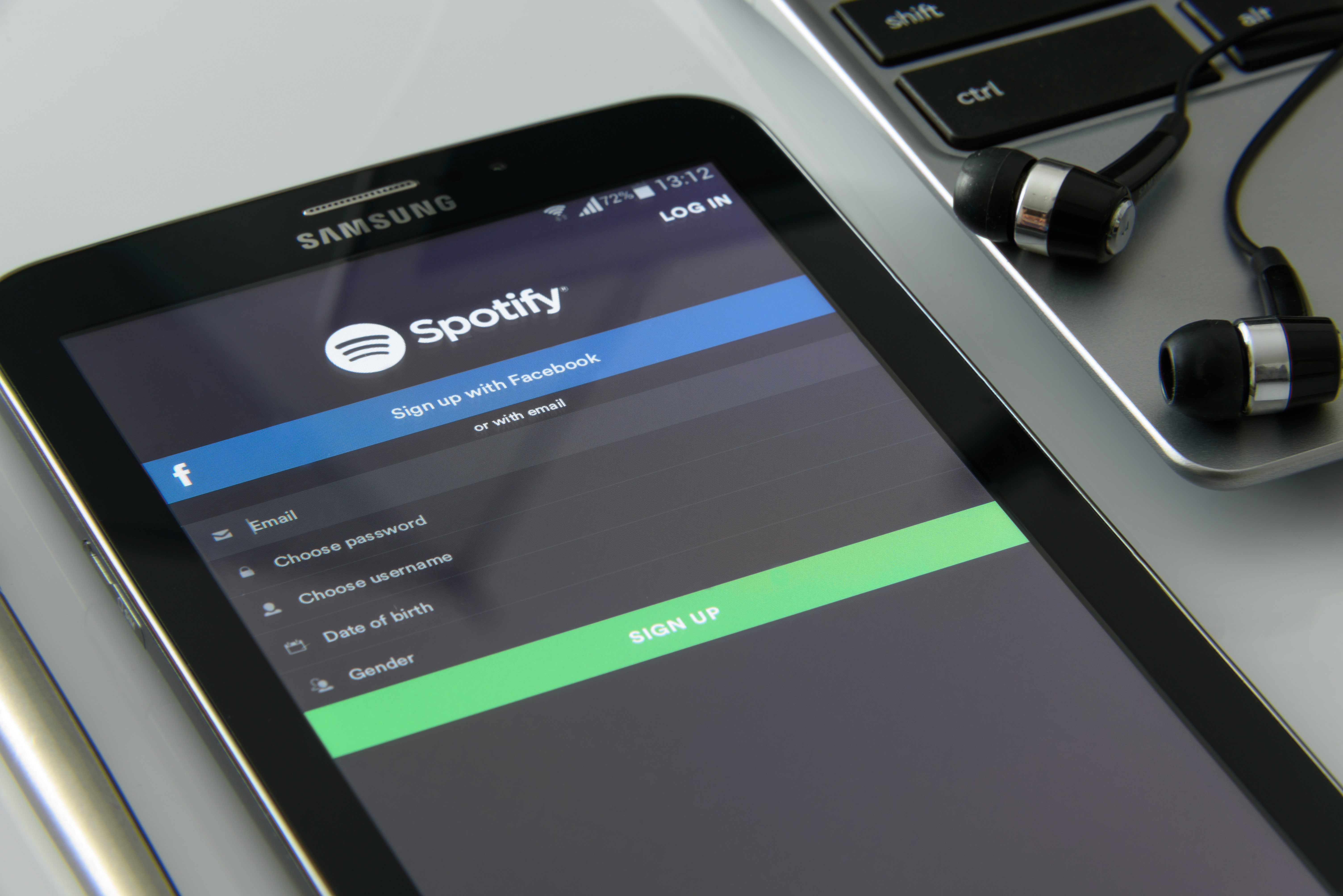 Tela com login no Spotify.