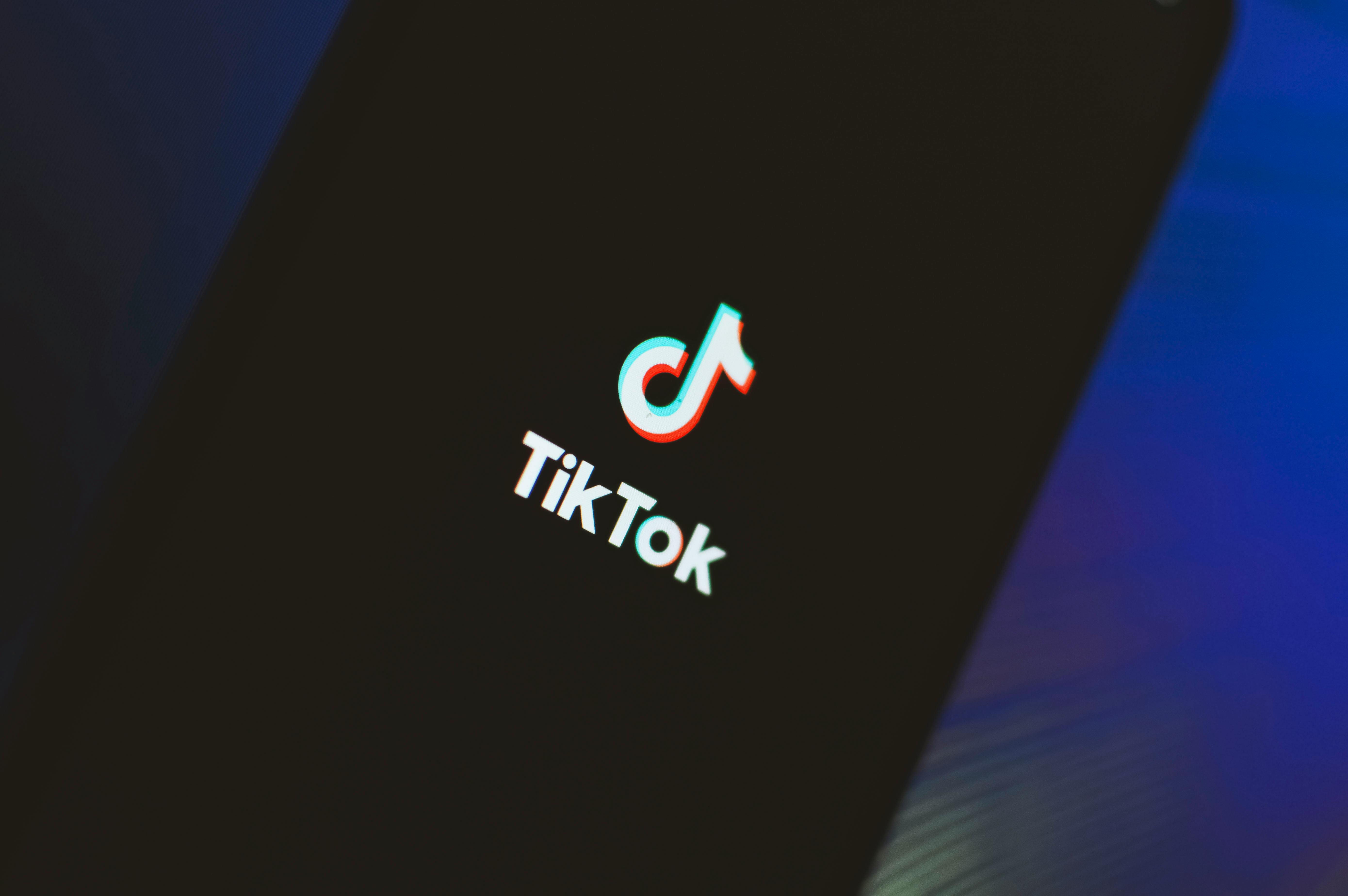 Imagem com logo do TikTok