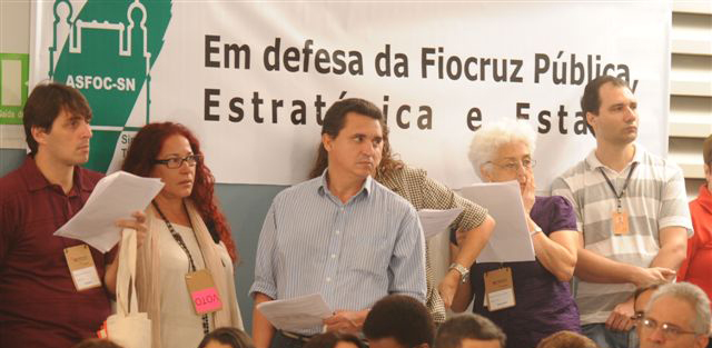 Jorge Nundes, Adir, Antonio Marinho na plenária do VI Congresso Interno da Fiocruz em 2012 (Foto Peter Illiciev)