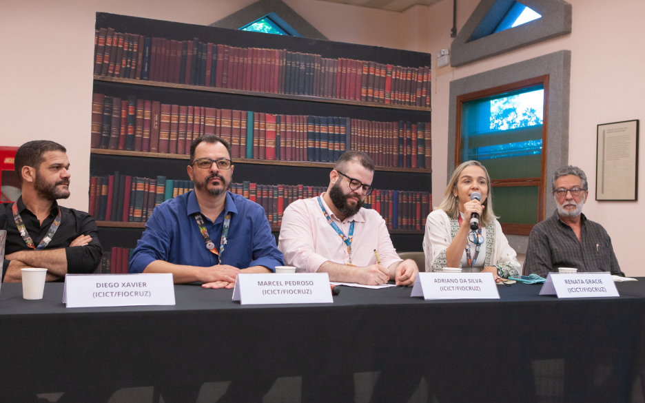 Mesa de evento de contribuições do Obsevatório de Clima e Saúde do Icict.