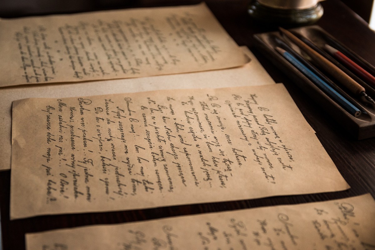 Artigo aborda trabalho do médico Galdino Ramos, importante referênica em trabalhos sobre identificação forense Foto de cartas antigas caligrafadas.