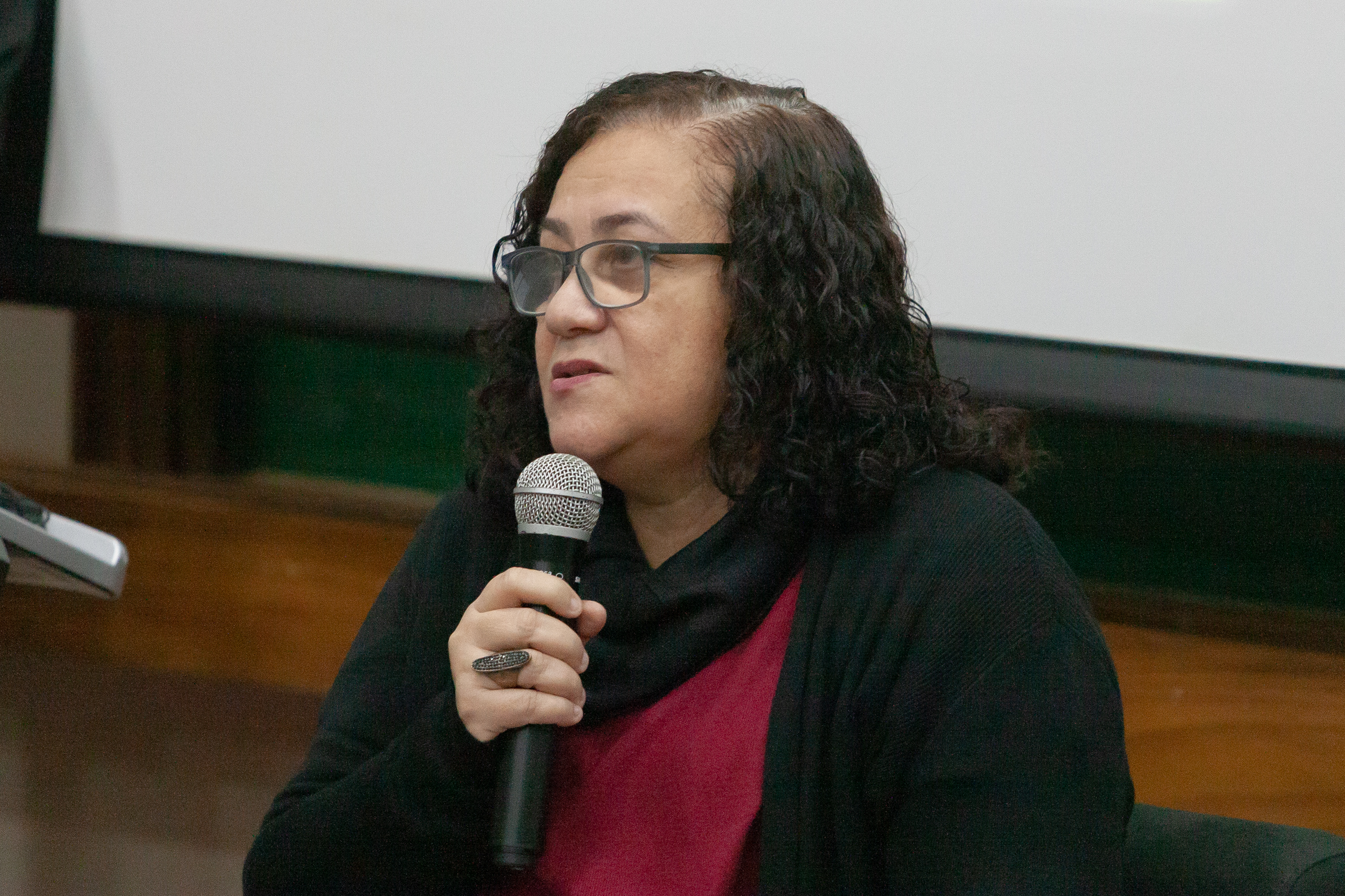 Tânia dos Santos, vice-diretora de Informação e Comunicação/Icict, na abertura do III Encontro da Rede de Repositórios Institucionais. 