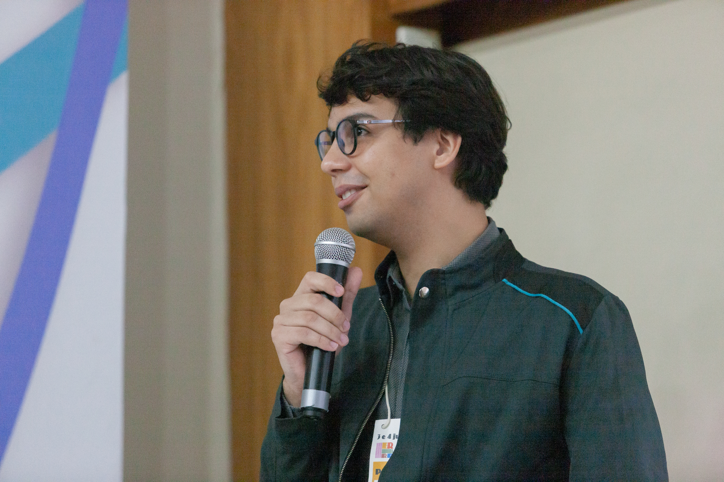 Raphael Rodrigues, do CTIC/Icict, na palestra "Objetivos para o Desenvolvimento Sustentável e Repositórios Institucionais: uma experiência integrada ao Repositório Arca". 