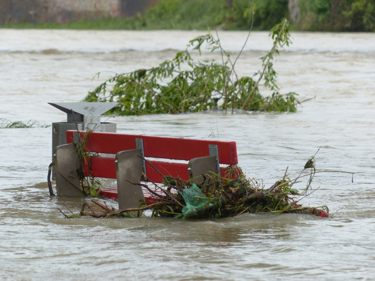 Observatório Clima e Saúde Foto de banco submerso em iinundação Foto: