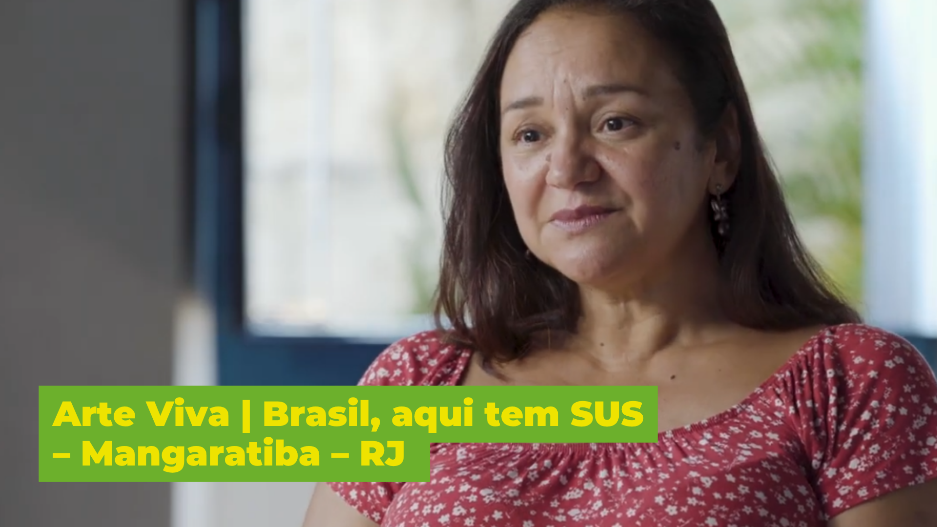 Frame do vídeo Arte Viva Brasil, mostrando mulher do vídeo
