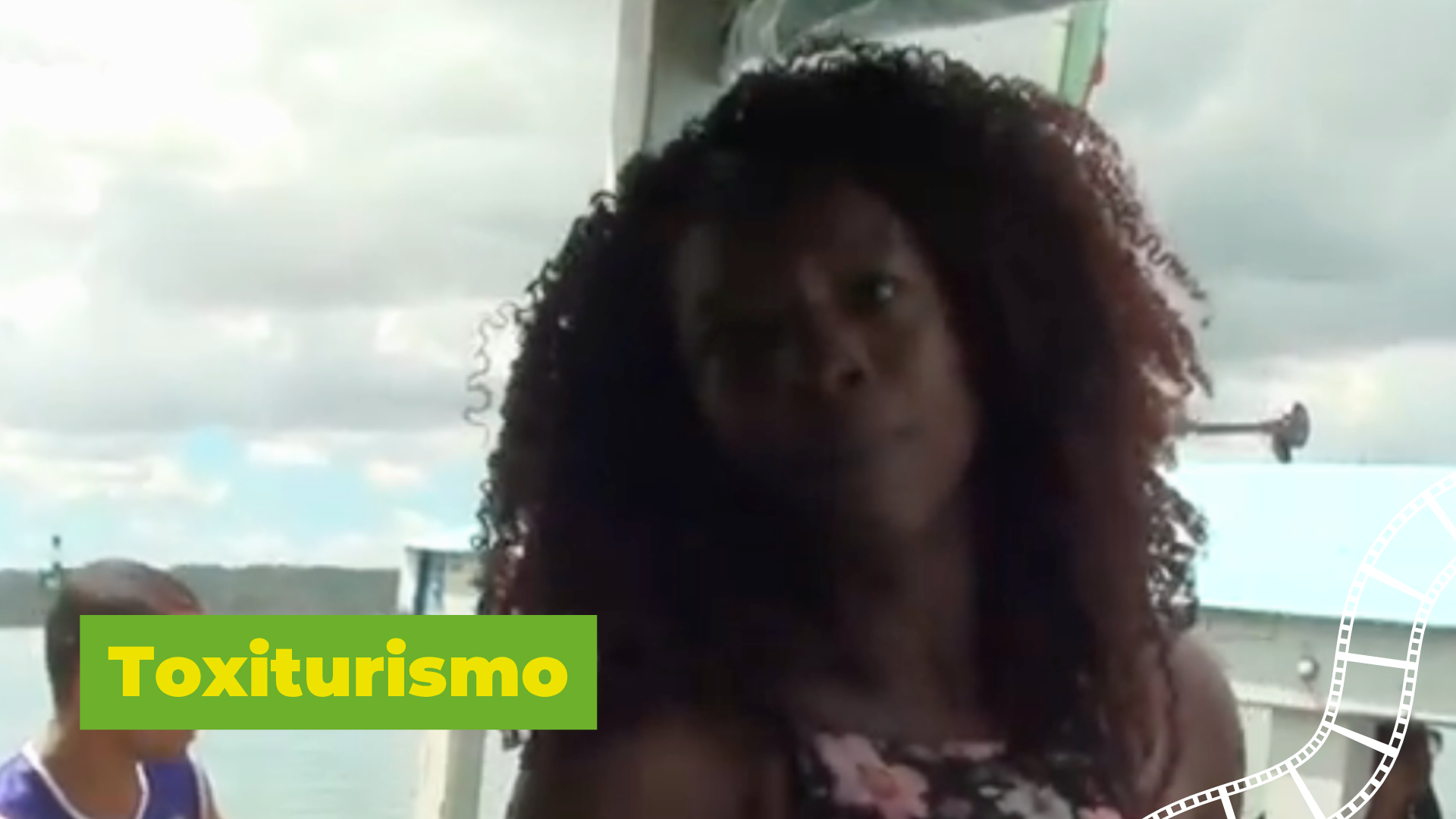 Frame do vídeo Toxiturismo