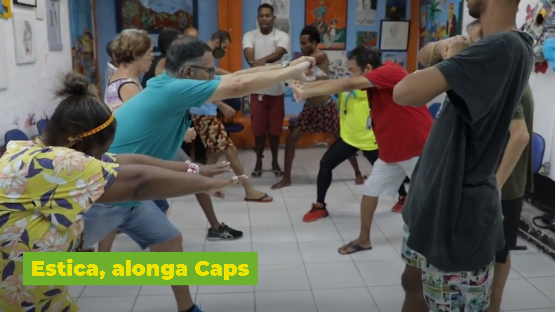 Frame do vídeo Estica, alonga Caps