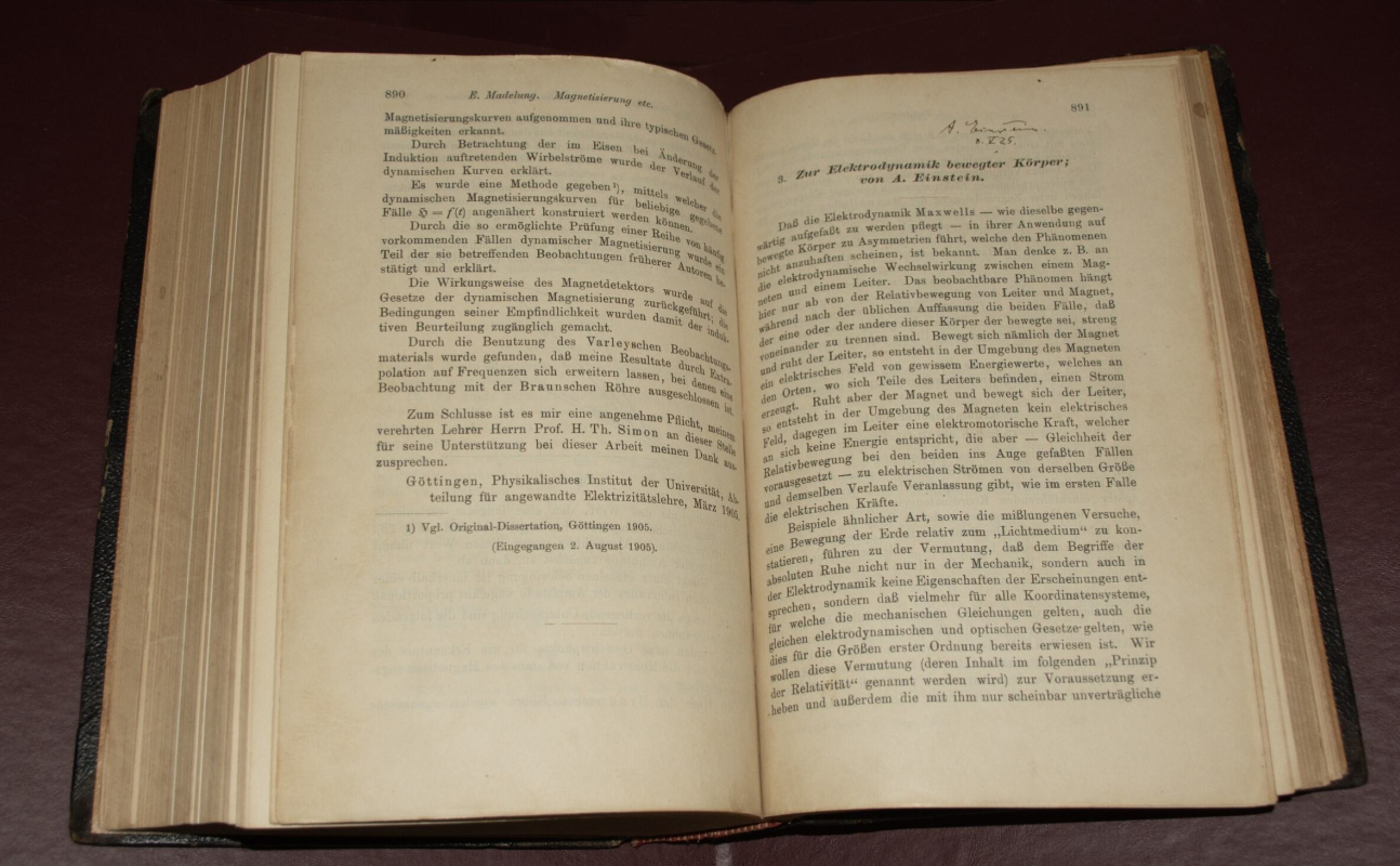 Fascículo do periódico Annalen der Phisik, autografado por Albert Einstein.