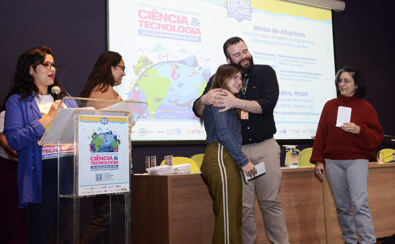 O diretor Adriano da Silva e a terceira premiada Isabela Canale, de Niterói.