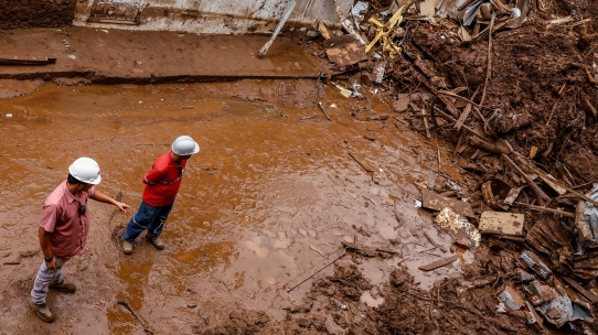 Imagem de deslizamento de terra após fortes chuvas