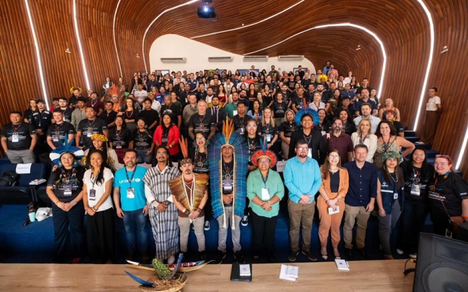 Foto dos participantes do 1º Seminário Nacional de Saúde Indígena e Mudanças Climáticas, que ocorreu na Universidade Federal do Acre (Ufac))