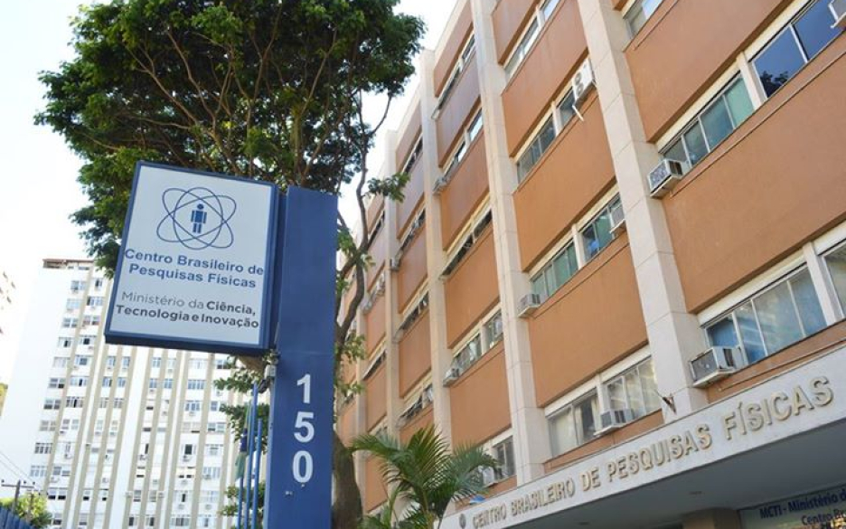 Fachada da sede do Centro Brasileiro de Pesquisas Físicas (CBPF)