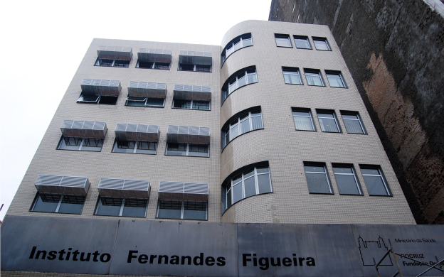 Fachada do prédio do IFF