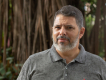 Pesquisador Wilson Borges, homem, branco, barba e cabelos grisalhos, camisa cinza. Foto: Raquel Portugal/Multimeios.