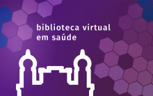 Parte do contorno do Castelo Fiocruz, com fundo roxo e desenhos hexagonais, escrito biblioteca virtual em saúde. Arte: Thays Coutinho/Ascom.
