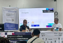 O pesquisador Christovam Barcellos, da Fiocruz, e o vice-presidente da SBPC, Paulo Artaxo, na conferência Emergência climática e saúde.