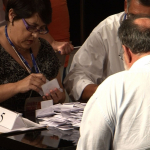 Contagem de votos dos funcionários no processo eleitoral na Fiocruz
