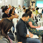 Público de pesquisadores e estudantes do PPGICS assiste a palestra de André Lemos no Icict