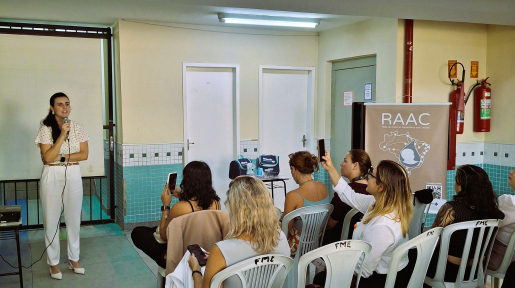Apresentação da pesquisadora Patrícia Santos, idealizadora do projeto de aleitamento materno nas creches, no lançamento em Niterói