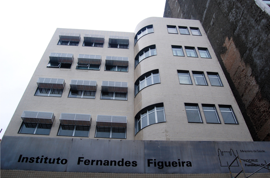 Fachada do prédio do IFF